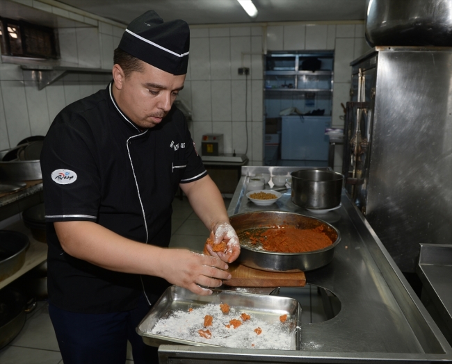 Uşak mutfağından gelen Yörük yemeği "topalak"